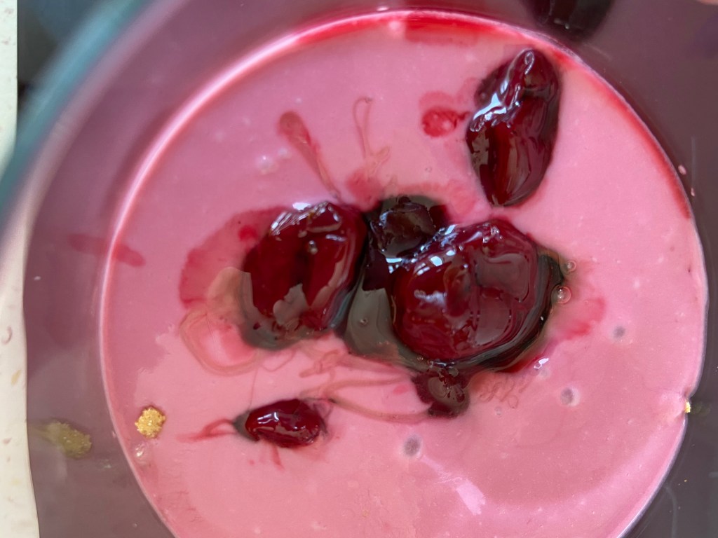 Cheesecake la pahar cu&nbsp;vișine